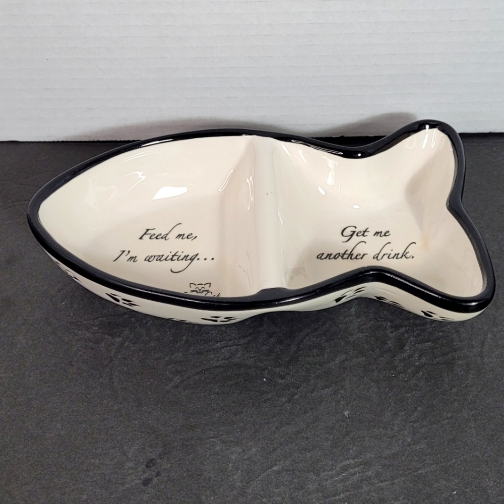 Sassy Cat Divided Pet Dish Fish Shaped NWOT
